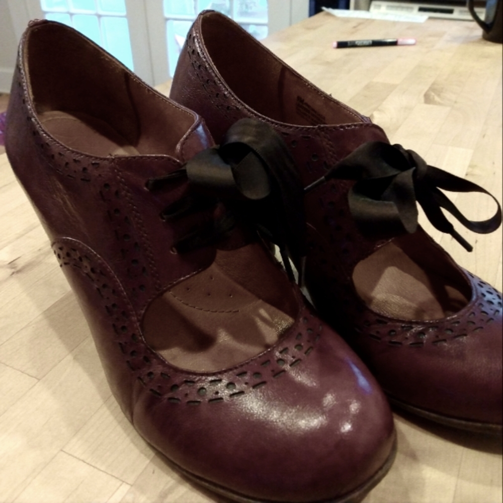 Naya Jada 9, lace up Oxford with stacked heel